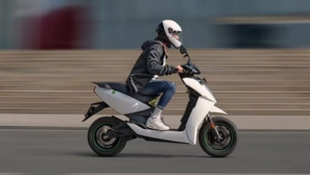 Ather 450S 3.7 kWh वेरिएंट हुआ लॉन्च, कीमत ₹1.45 लाख, मिलेगी 161 KM की रेंज Ather 450S 3.7 kWh New Launch