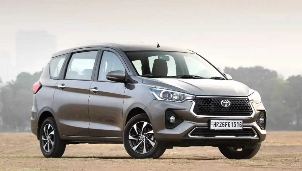 टोयोटा रुमियन हुई महंगी: मारुति अर्टिगा को टक्कर देने वाली MPV अब 10.66 लाख रुपये से शुरू Toyota Rumion Price Hike