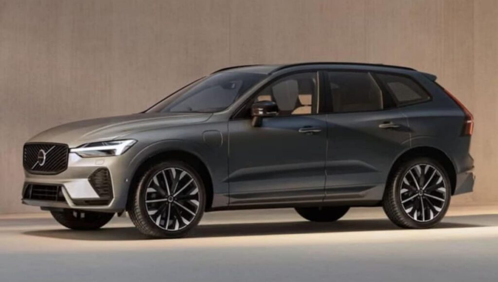 Volvo XC60 Launch: लग्जरी SUV सेगमेंट में कल मचाएगी धमाल, जानें बदलाव, फीचर्स और संभावित कीमत Volvo XC60 Facelift 2025