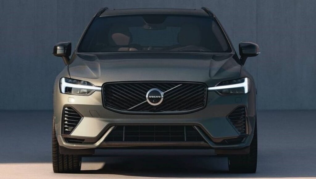 Volvo XC60 Launch: लग्जरी SUV सेगमेंट में कल मचाएगी धमाल, जानें बदलाव, फीचर्स और संभावित कीमत Volvo XC60 Look