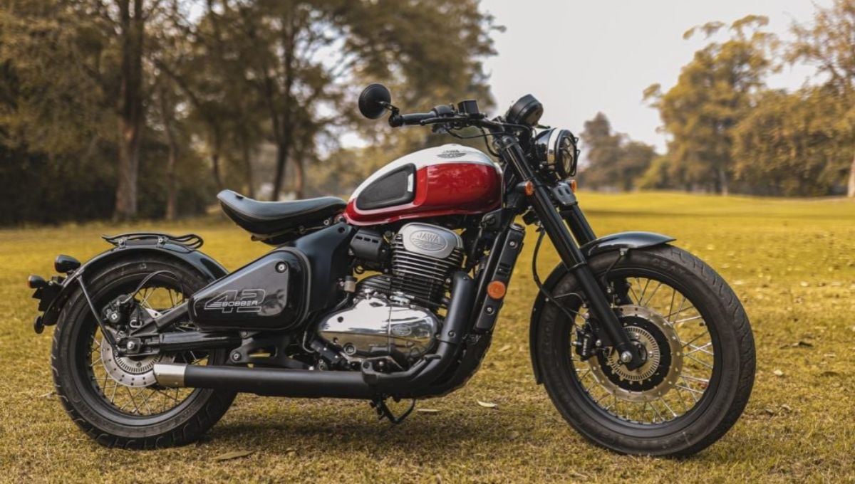 jawa-42-bobber-2025-full-view-india jawa-42-bobber-2025-full-view-india